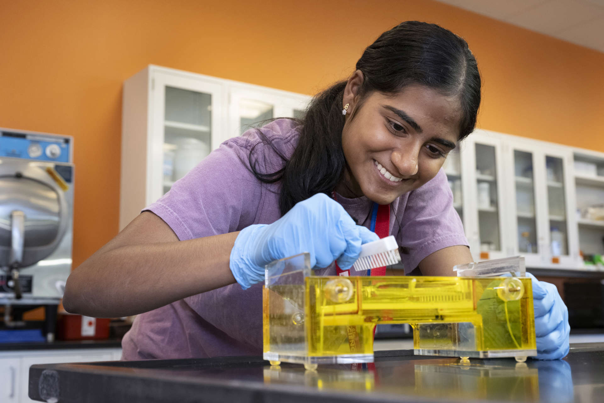 Person doing DNA work